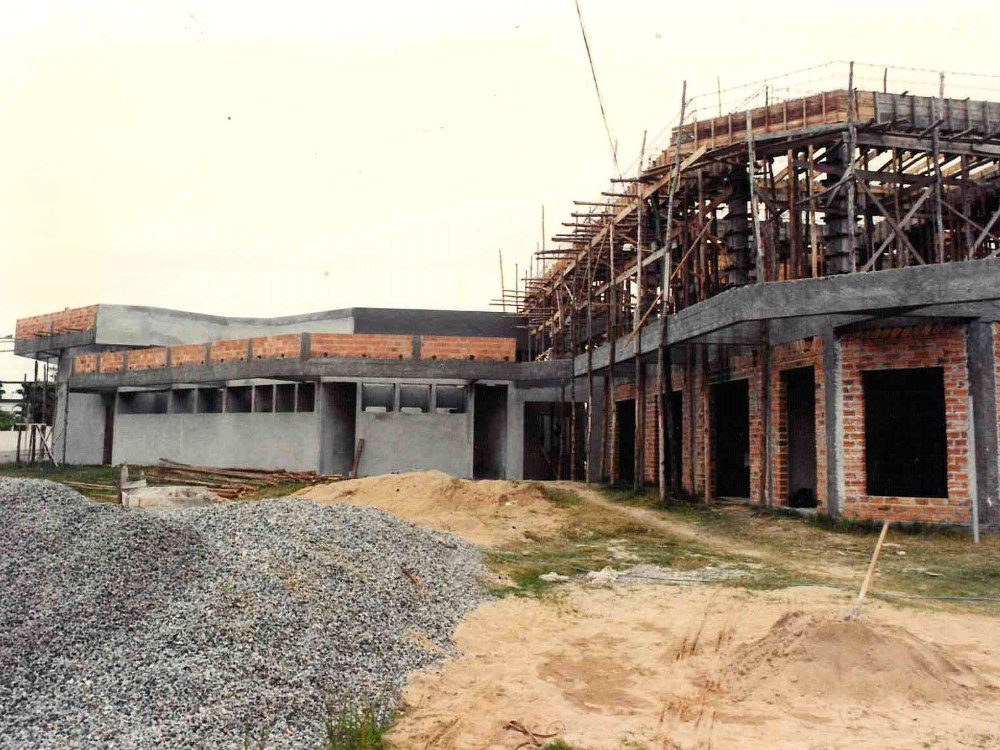 Por falta de recursos, projeto da primeira rodoviária de Navegantes nunca foi concluído. Prédio hoje abriga o Paço Municipal. Crédito: Prefeitura de Navegantes