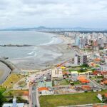 Praia do Bairro Gravatá em Nsavegantes após alargamento da faixa de areia por Eder Nascimento