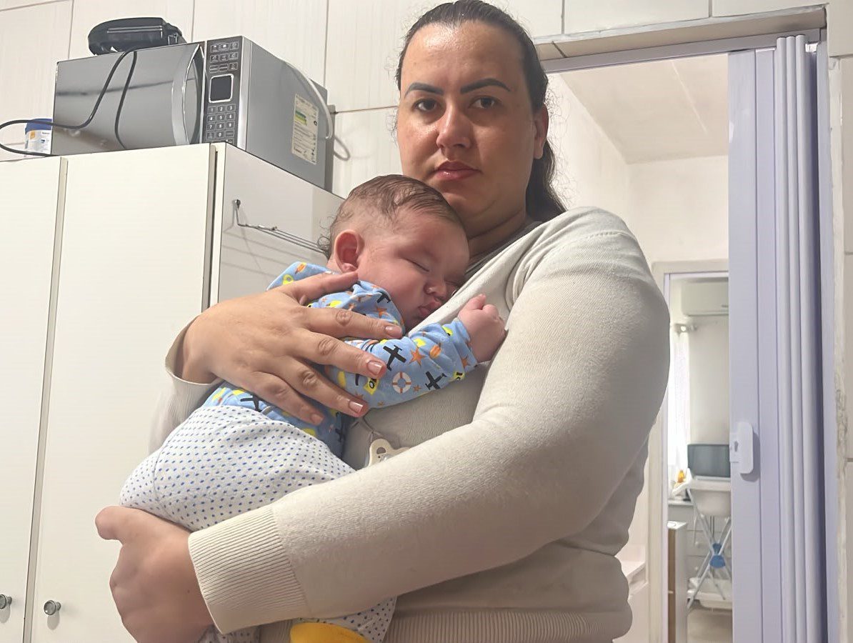 A corrida contra o tempo para ajudar o pequeno Matteo, de 3 meses, a enxergar o mundo